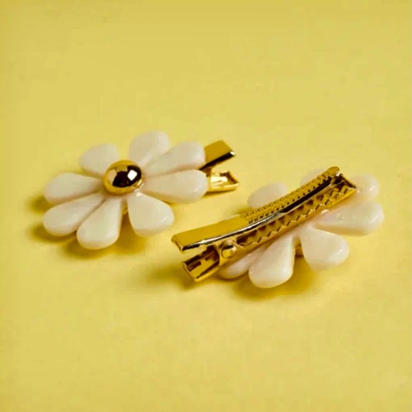 Flower Barrettes NWT - Picture 2 of 3
